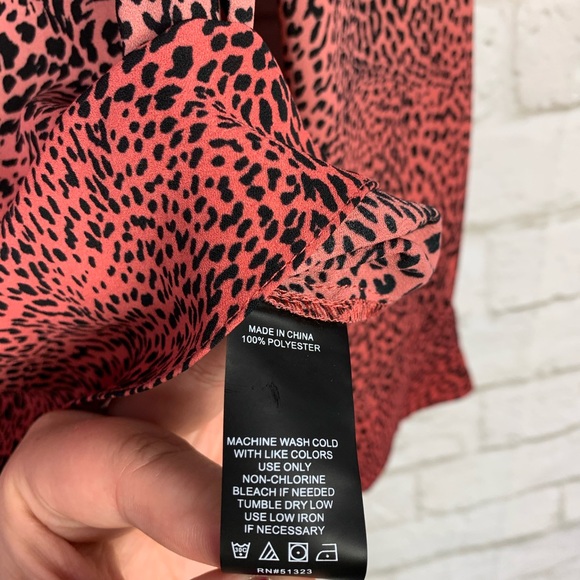 Vince Camuto Ombré Cheetah Leopard Printed Blouse - Picture 8 of 8